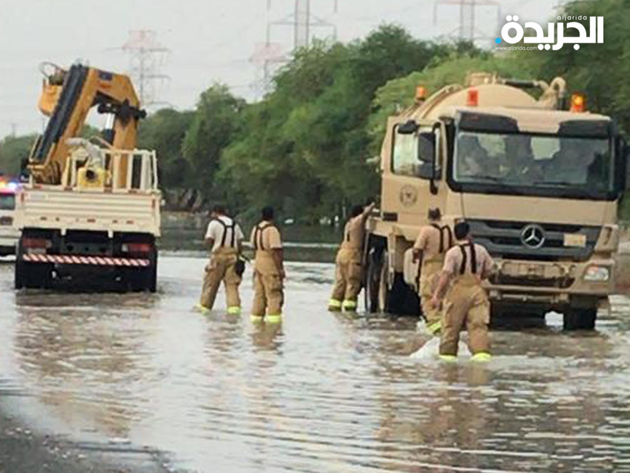 إطفاء الجيش يشارك بسحب مياه الأمطار في عدد من المناطق