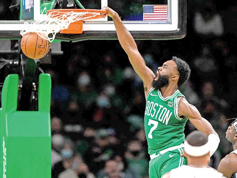 براون نجم بوسطن يسجل في سلة ماجيك