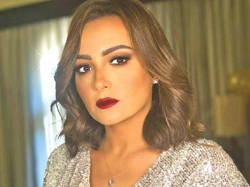 الفنانة بشرى