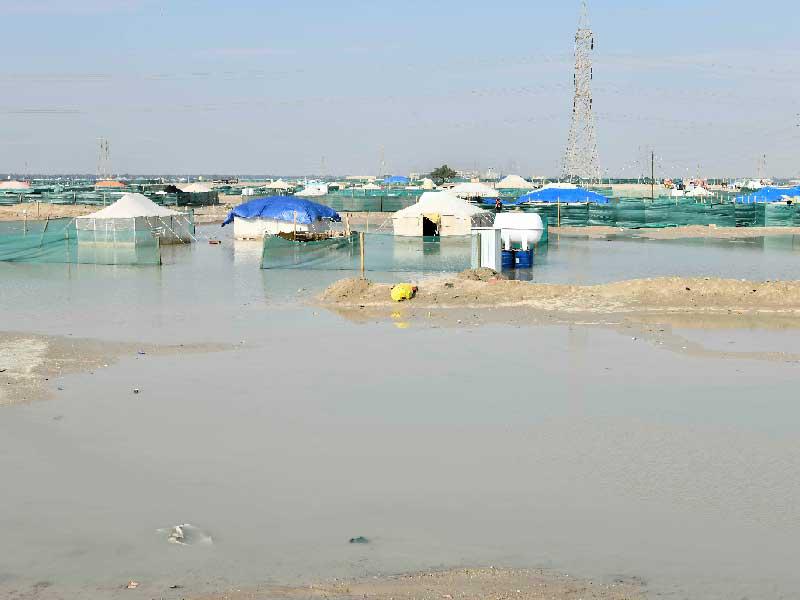 جانب من غرق بعض المخيمات بسبب «الخباري»