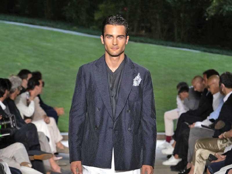 أزياء أرماني لعام 2022