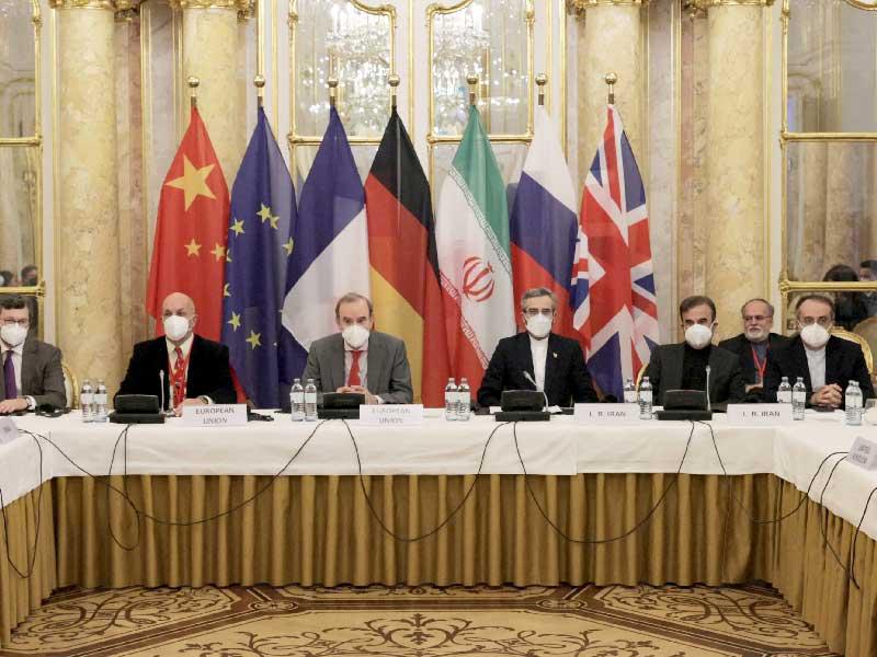 جلسة مفاوضات بين الوفد الإيراني وأطراف الاتفاق النووي في فيينا منتصف ديسمبر الماضي (رويترز)