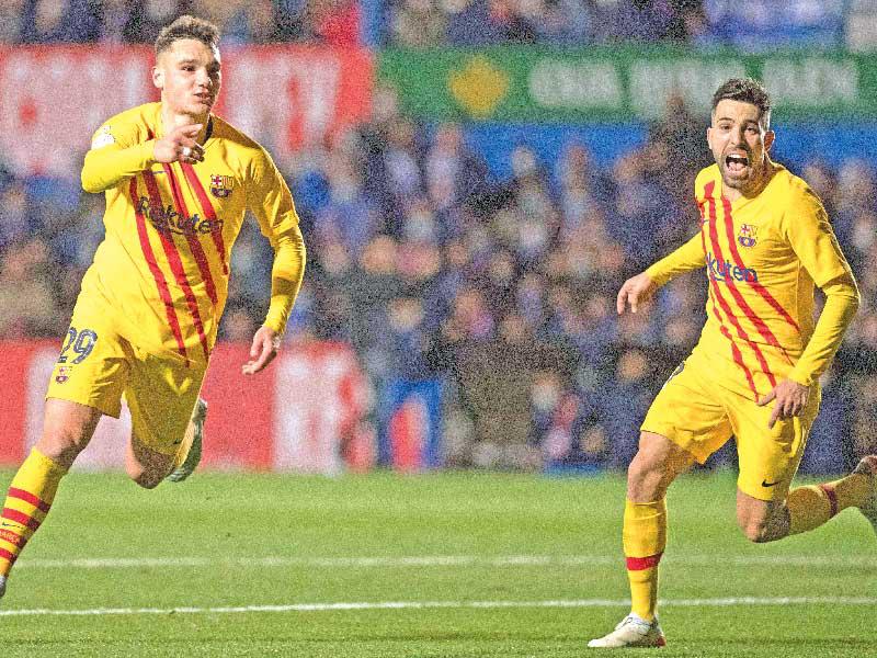 فيران غوتغلا لاعب برشلونة يحتفل بهدفه