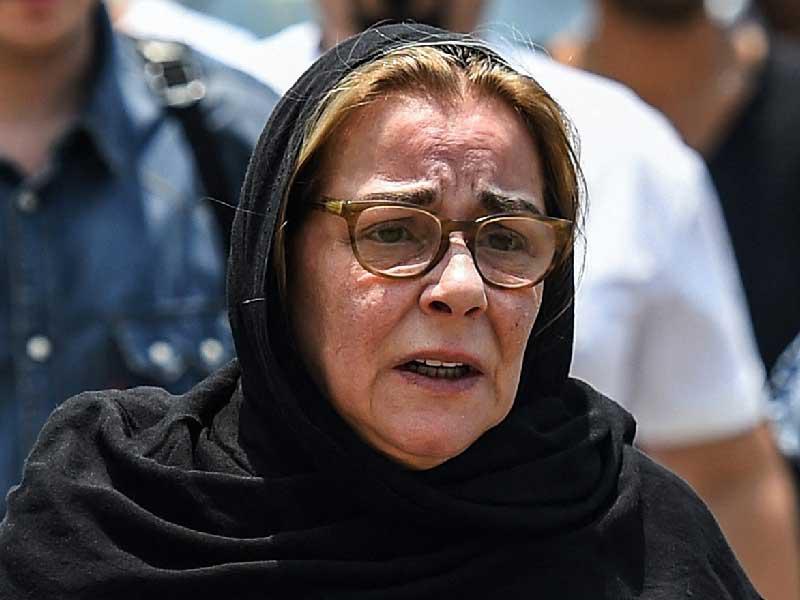 أبوعوف في جنازة شقيقها عزت