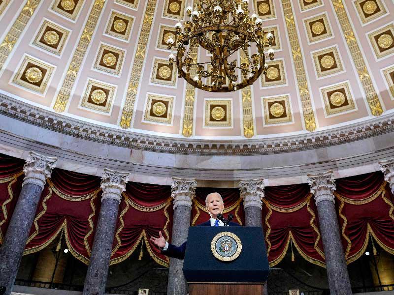 الرئيس الأمريكي جو بايدن يتحدث في مبنى الكابيتول الأمريكي