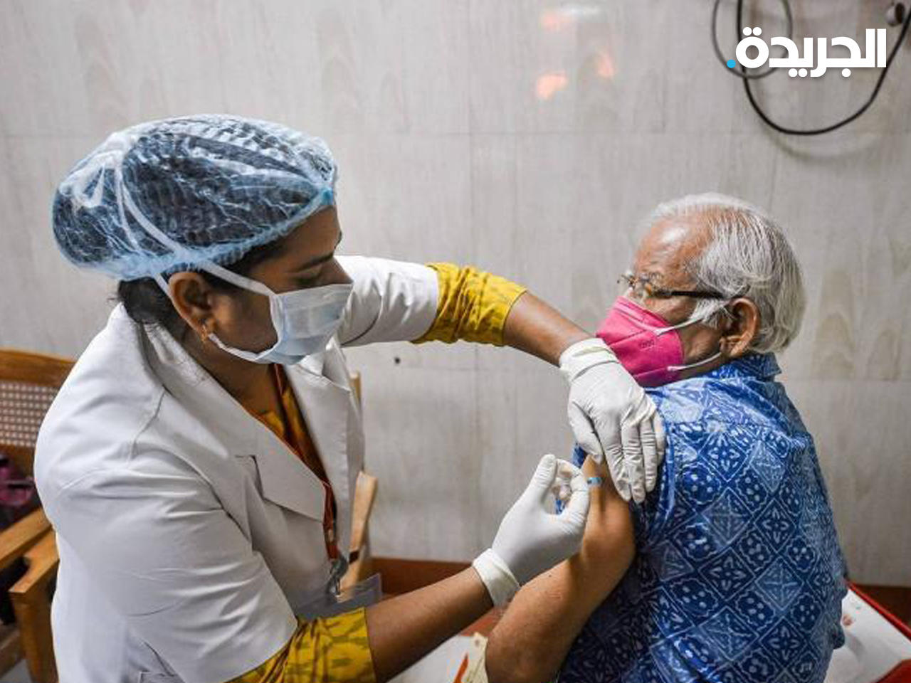 هندي يتلقى أكثر من ثماني جرعات من اللقاحات للتخلص من الألم والصداع