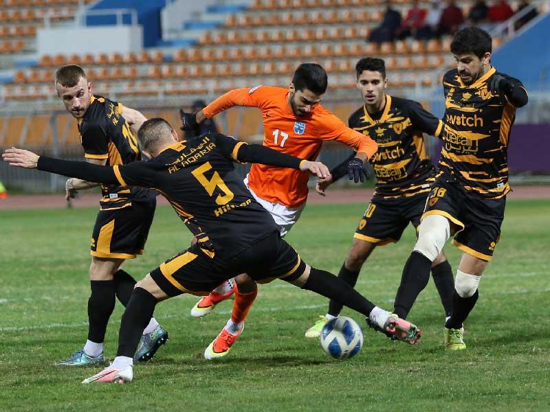 جانب من مباراة كاظمة والقادسية في افتتاح الجولة