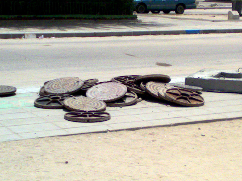 سرقة اغطية المناهيل