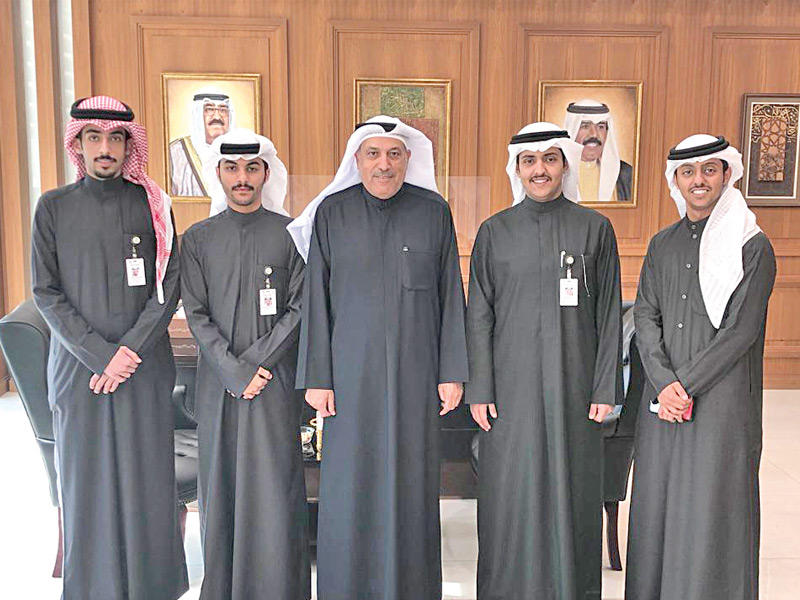 العنزي متوسطاً وفد «اتحاد التطبيقي»