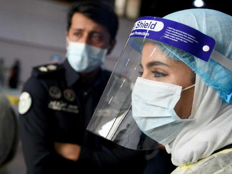 الصفوف الأمامية 