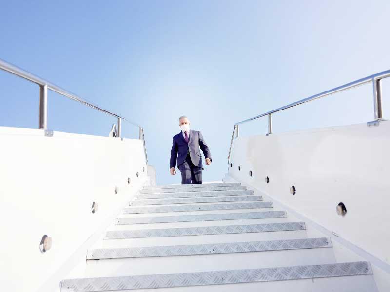  رئيس الوزراء العراقي مصطفى الكاظمي يصل إلى النجف أمس (رئاسة الحكومة)      