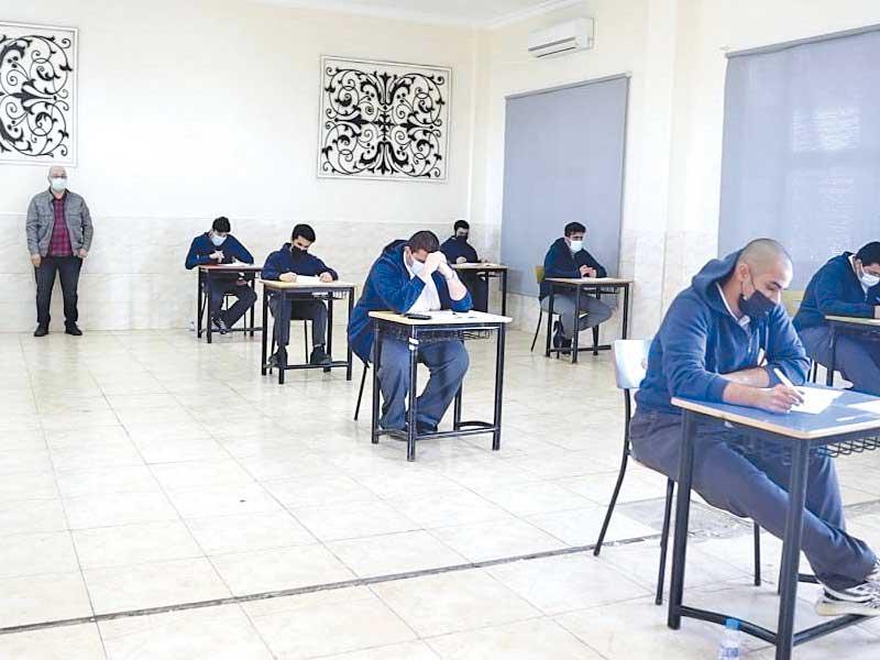 القاعات والفصول ملتزمة بتطبيق الاشتراطات الصحية