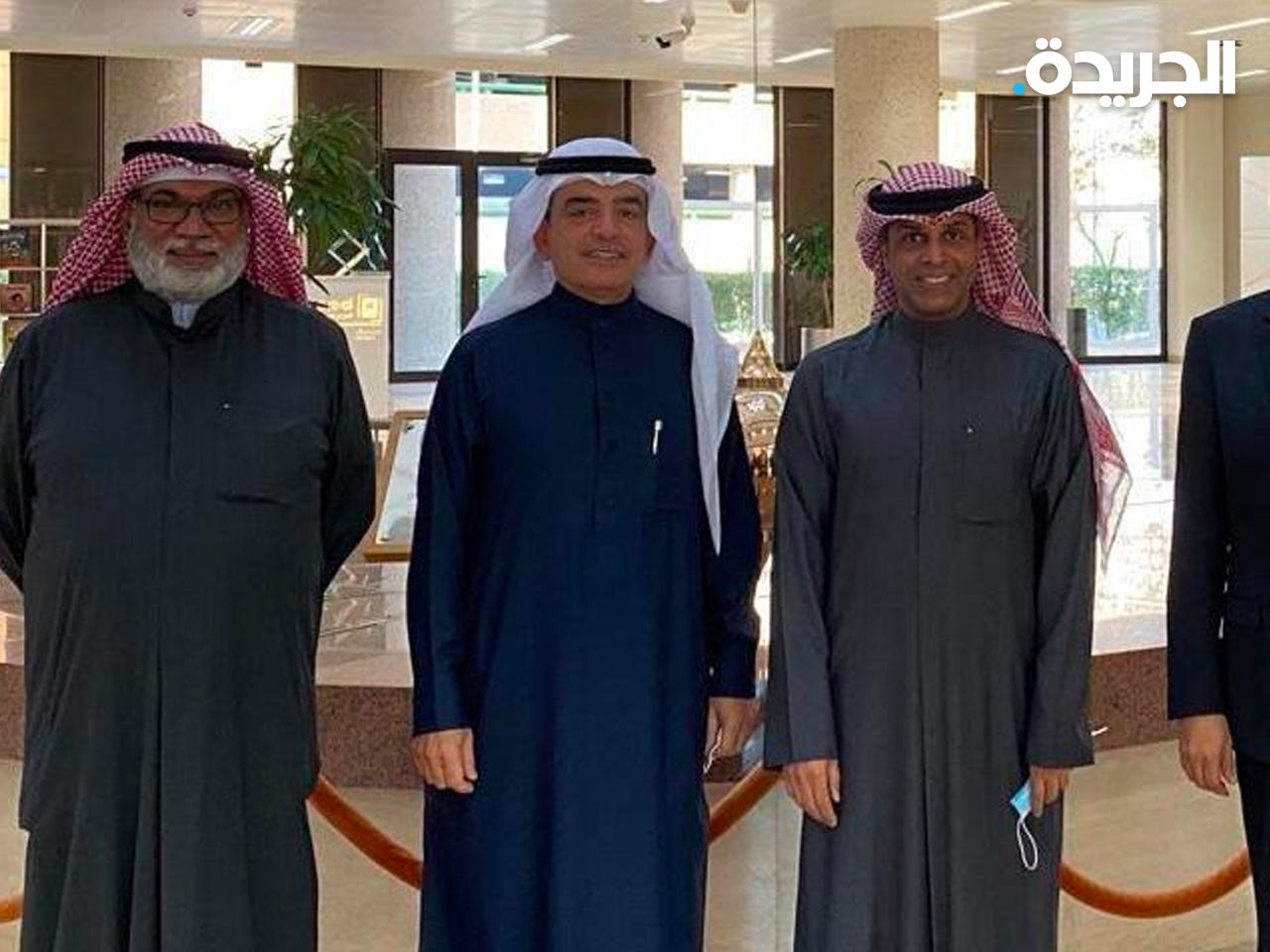 المالك والفاضل والنجار في صورة جماعية