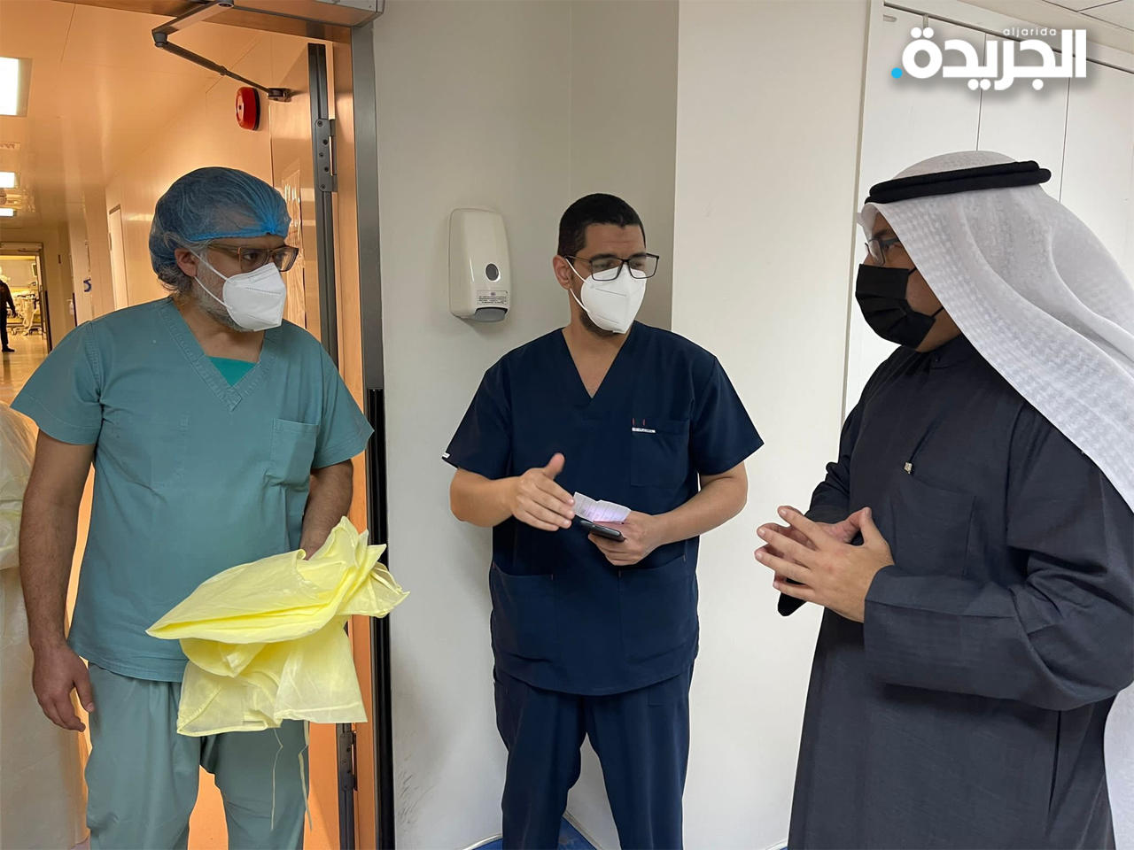 وزير النفط يزور مصابي حريق مصفاة الأحمدي