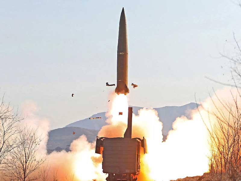  إطلاق صاروخين من قطار