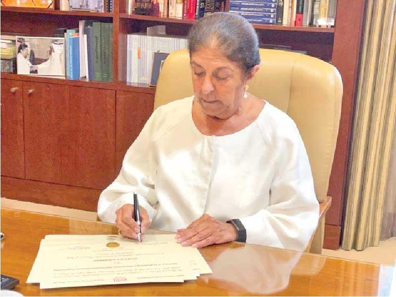 السفيرة نبيلة الملا 