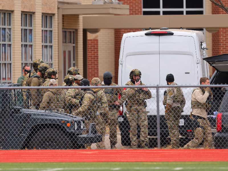  فريق إنقاذ تابع لمكتب التحقيقات الاتحادي الأميركي FBI 