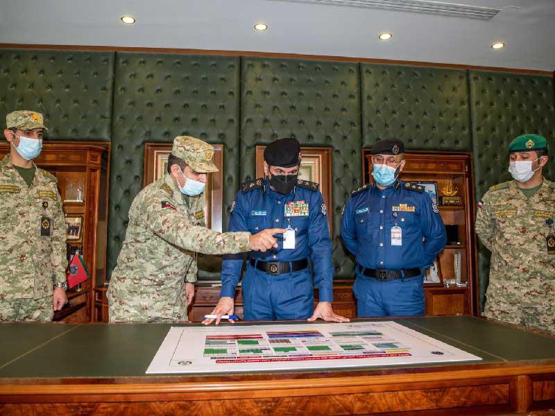 رئيس قوة الإطفاء العام الفريق خالد المكراد مع فريق الحرس الوطني 