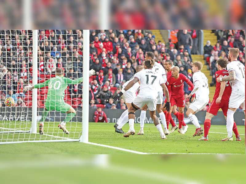 فابينهو نجم ليفربول يحرز هدفه في مرمى برينتفورد