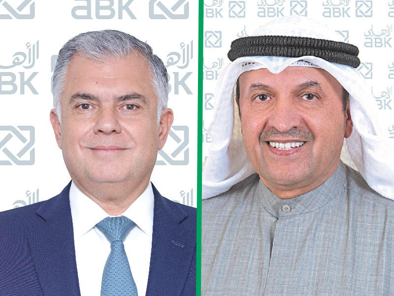 نائب الرئيس التنفيذي لمجموعة البنك الأهلي الكويتي عبدالله السميط -  الرئيس التنفيذي للبنك الأهلي الكويتي - الإمارات عمر وهبي