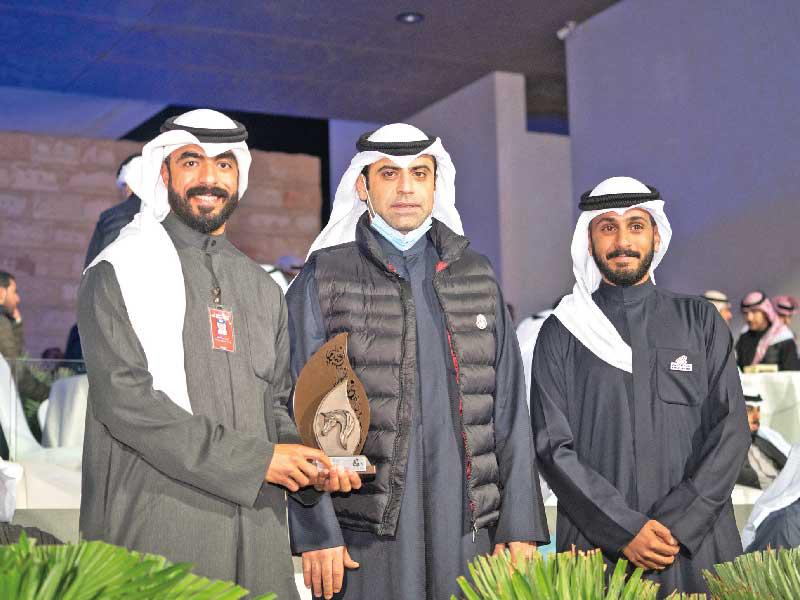 د. روح الدين متوسطاً الشراح والتيلجي