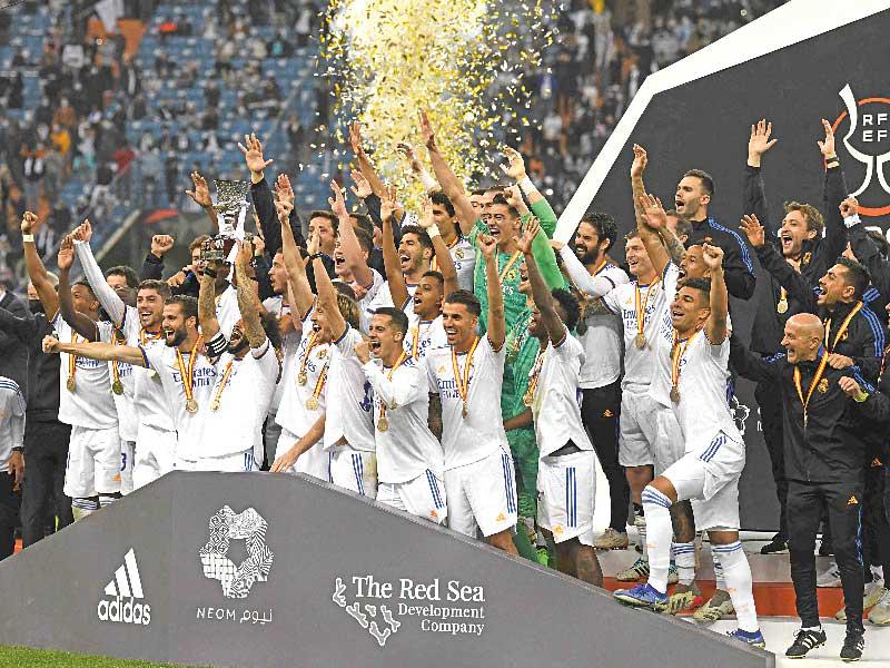 جانب من مراسم تتويج ريال مدريد بلقب السوبر الإسباني