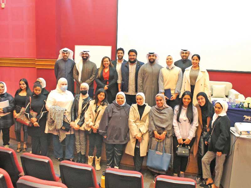 مسؤولو «بوكسهل» و«إنجاز» خلال توقيع المذكرة