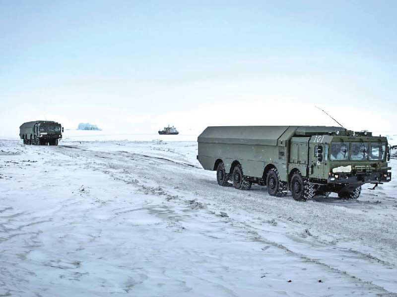 آليات عسكرية روسية في منطقة روستوف بالقرب من الحدود مع أوكرانيا 