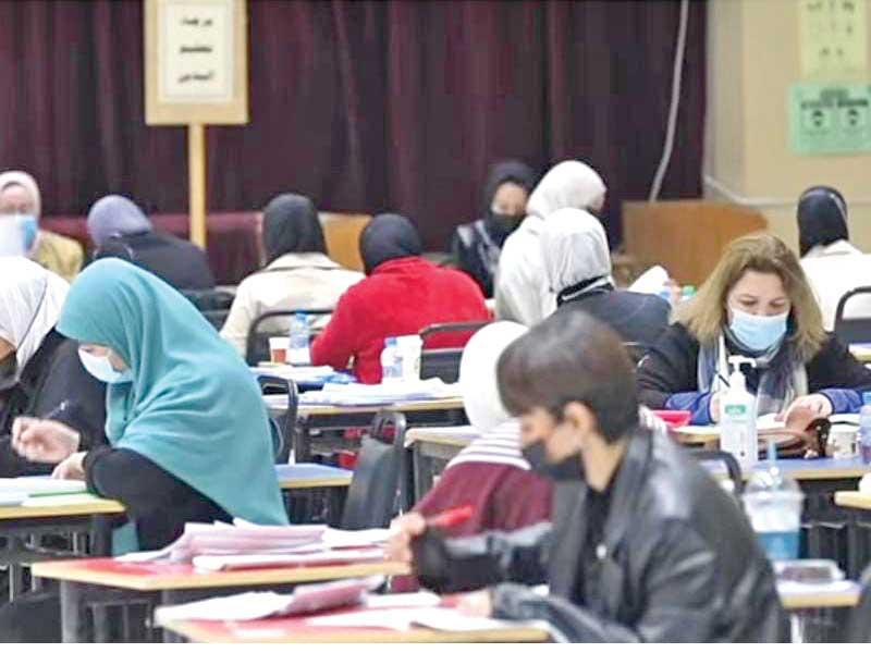 جانب من لجان تصحيح الاختبارات