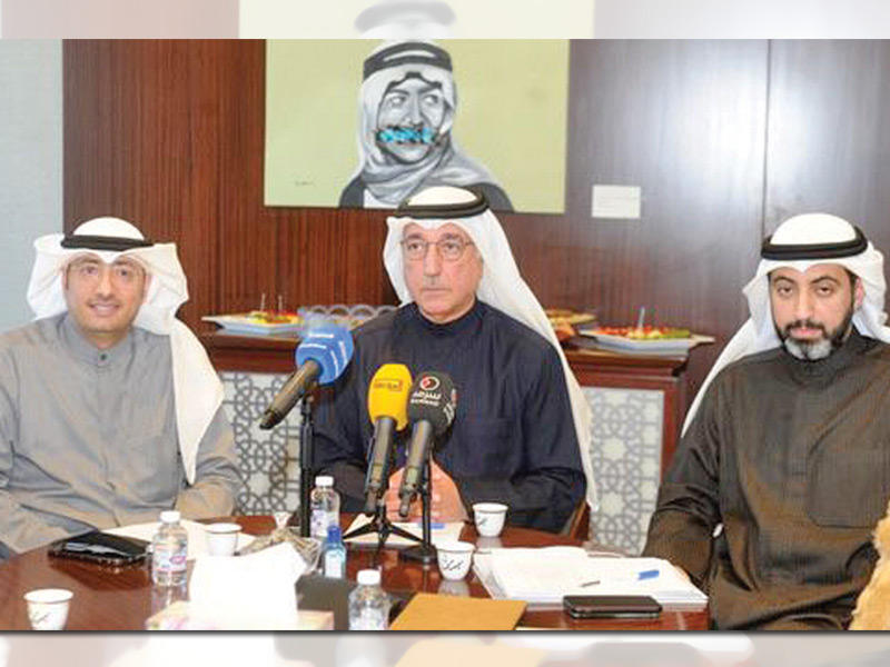 التتان متوسطاً الفضلي والعبدالله خلال المؤتمر