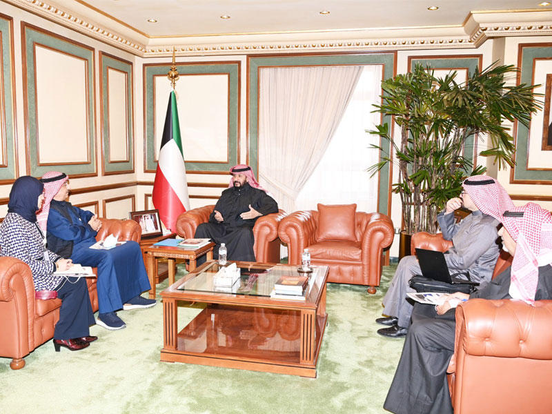 محافظ العاصمة مستقبلاً وفد «التقدم العلمي» أمس