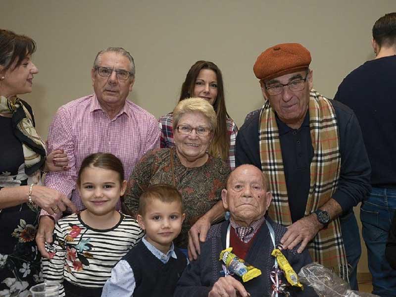 عميد سن البشرية الإسباني ساتورنينو غارسيا