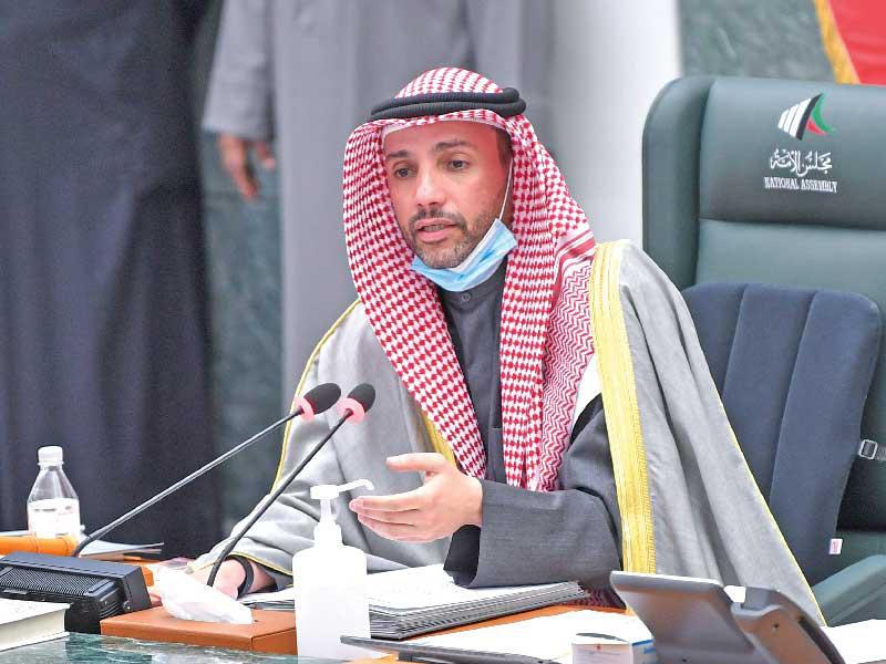 رئيس مجلس الأمة مرزوق الغانم  خلال ترؤسه الجلسة أمس