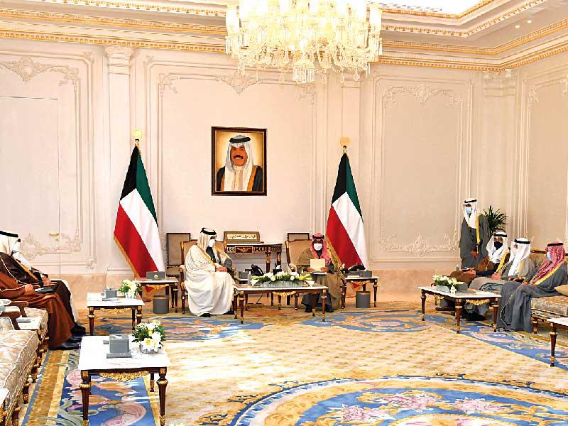 ولي العهد لدى استقباله وزير الخارجية القطري امس