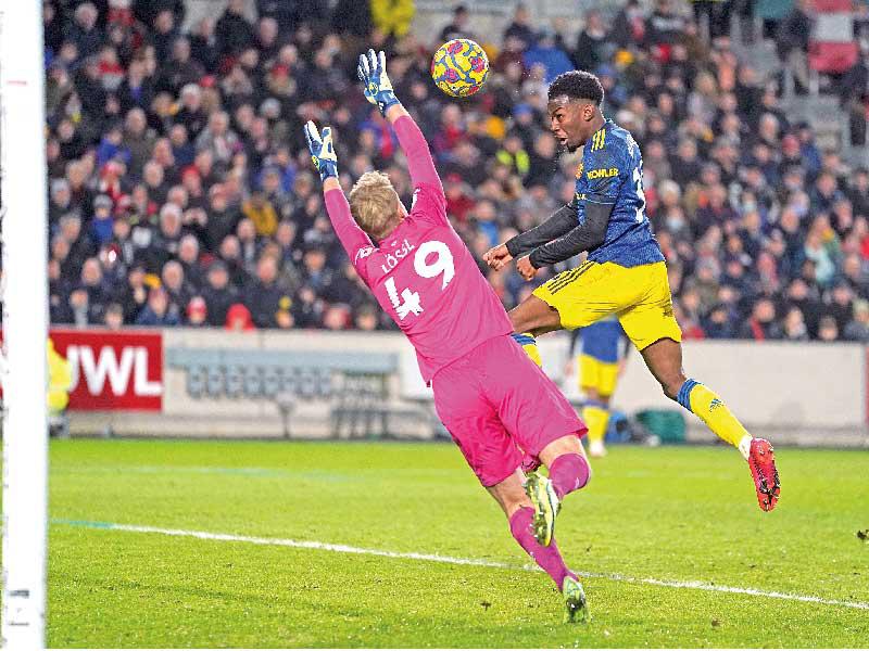 إيلانغا يحرز هدف مان يونايتد الأول