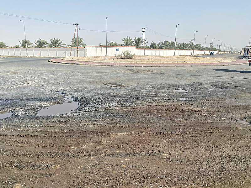 برك مياه مستمرة على دوار طريق 500