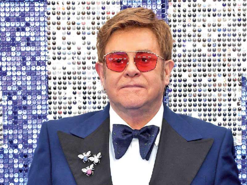 مغني الروك البريطاني إلتون جون