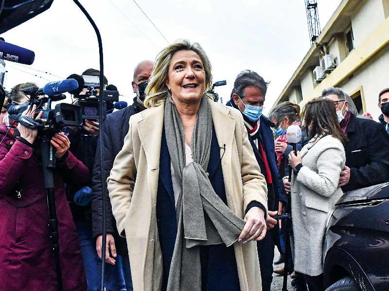 لوبن في إحدى جولاتها الانتخابية t(أ ف ب)