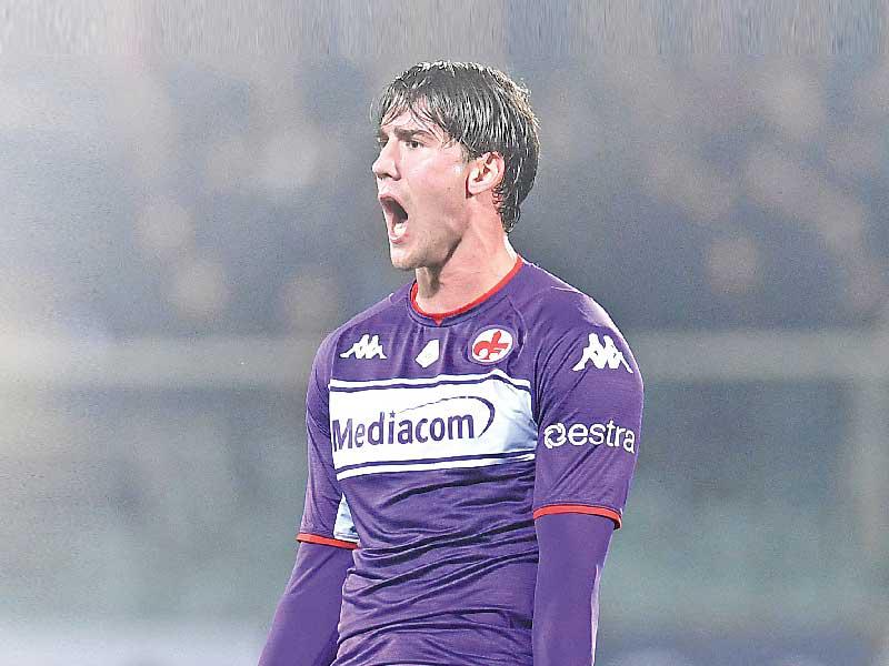 الهداف الصربي دوشان فلاهوفيتش 