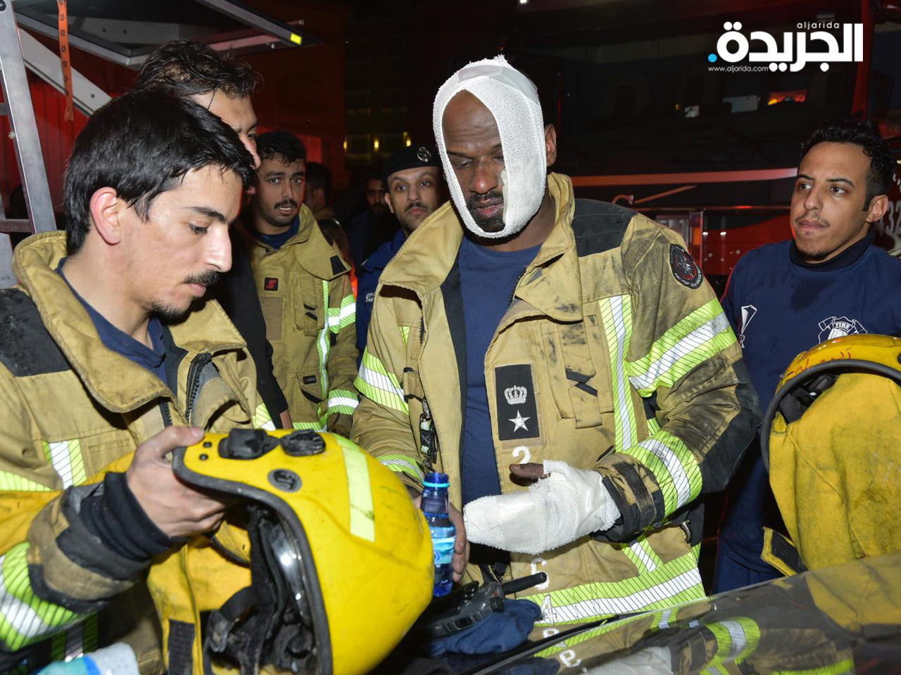 إصابة أحد ضباط الإطفاء بحروق في اليد