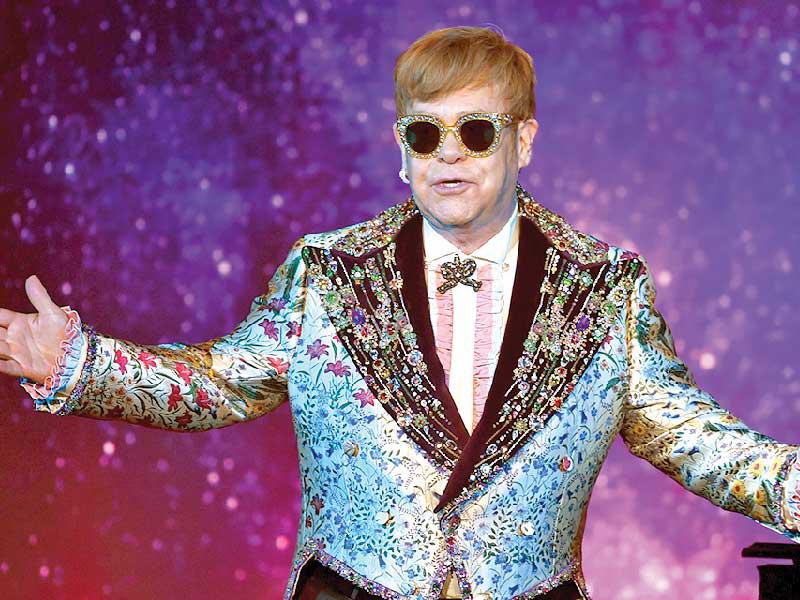 المغني البريطاني إلتون جون