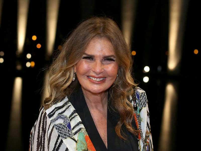 الفنانة يسرا