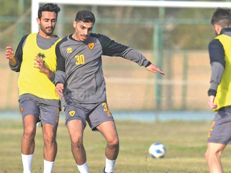 فواز المبيلش في تدريبات القادسية أمس