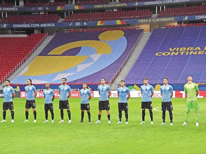 لاعبو منتخب أوروغواي خلال مباراة سابقة