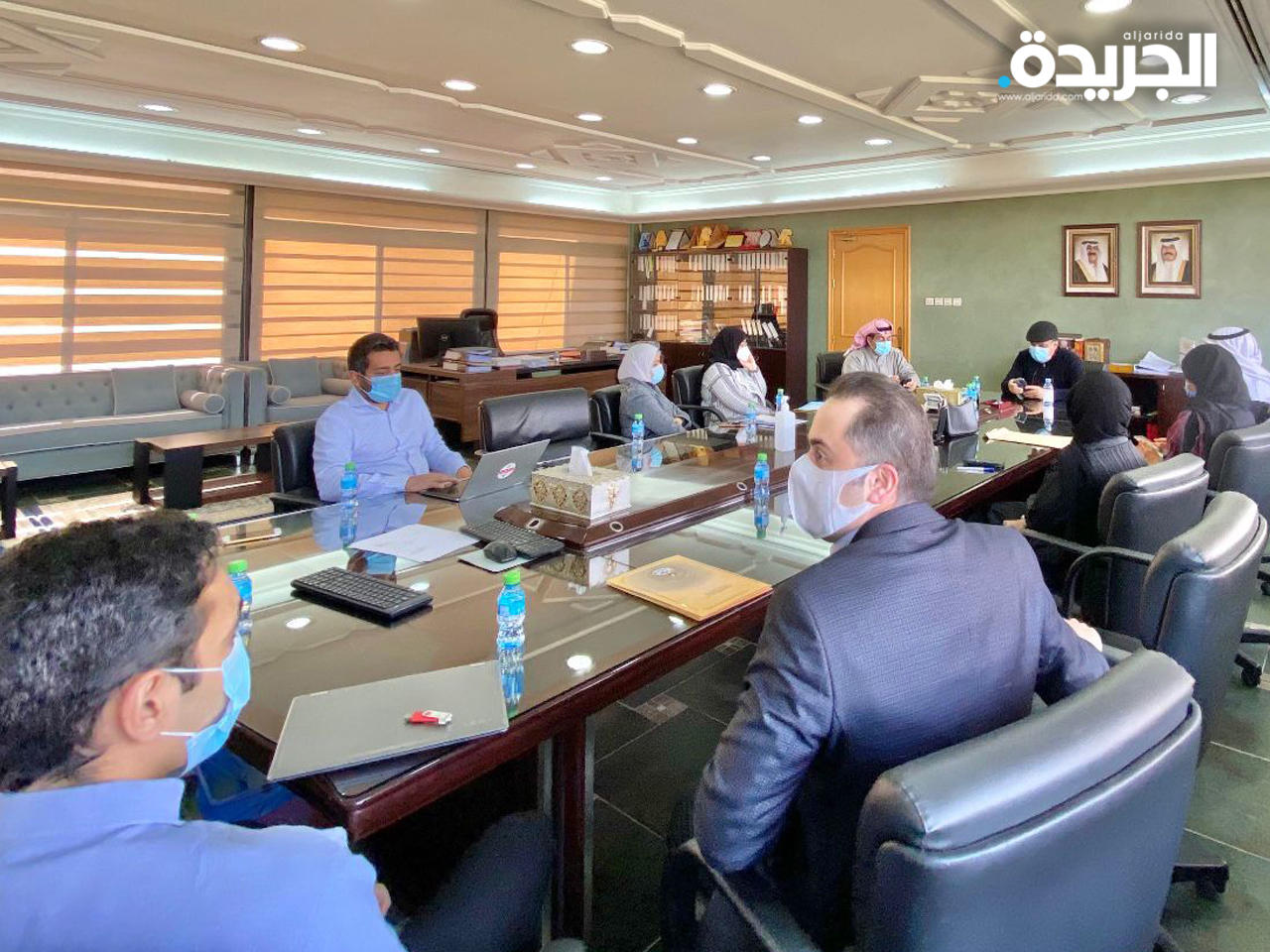 وزير الصحة مترئساً اجتماعاً مع فريق «كوفيد 19» أمس