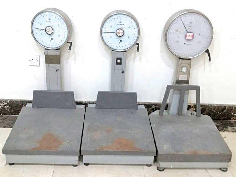 جانب من استعدادات الصالات لبدء توزيع تموين الصفوف الأماميةn