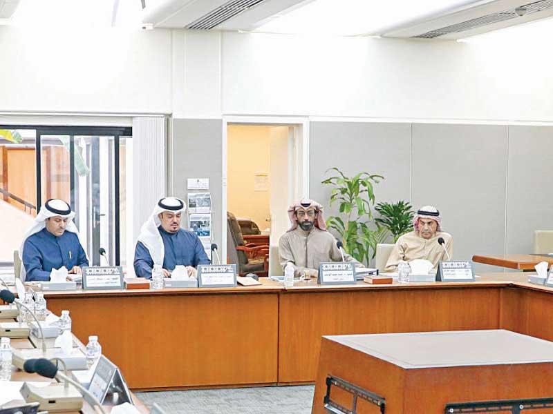 اللجنة التشريعية والقانونية في اجتماع سابق