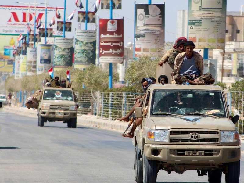 مقاتلون يمنيون موالون للحكومة من لواء العمالقة