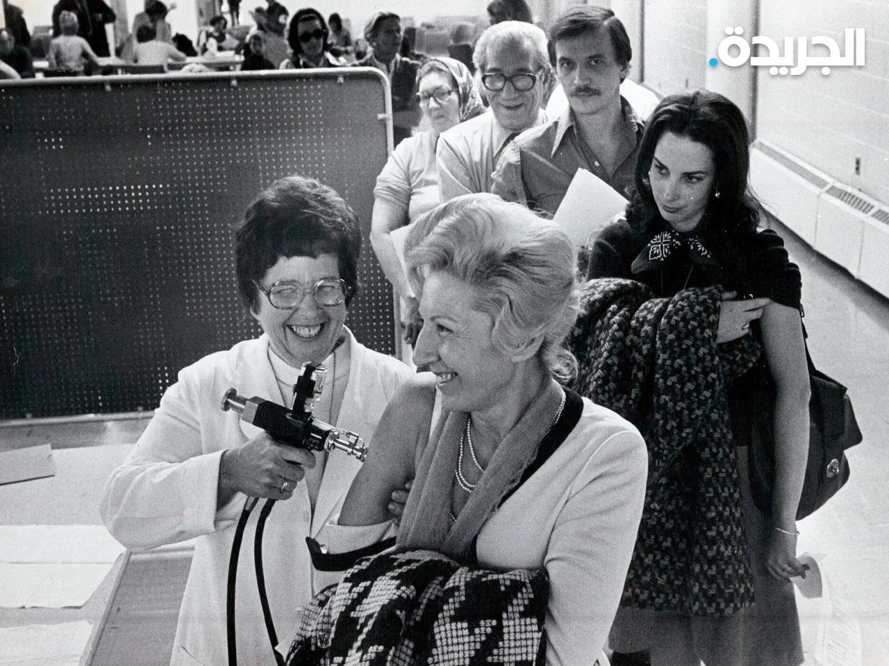 طابور تلقي لقاح الانفلونزا في كونيتيكت الأمريكية عام 1976 (المصدر: نيويورك تايمز)