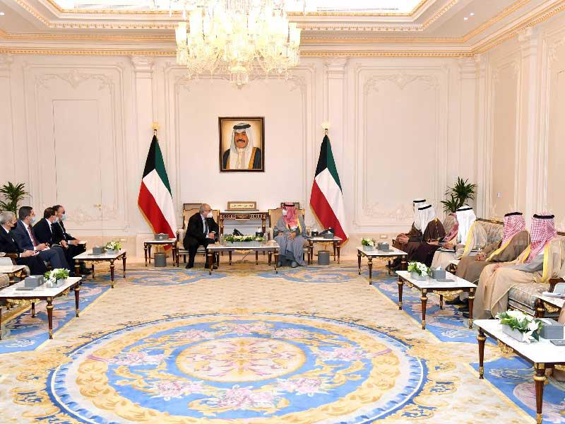 نائب الأمير خلال استقباله الوزير الجزائري أمس